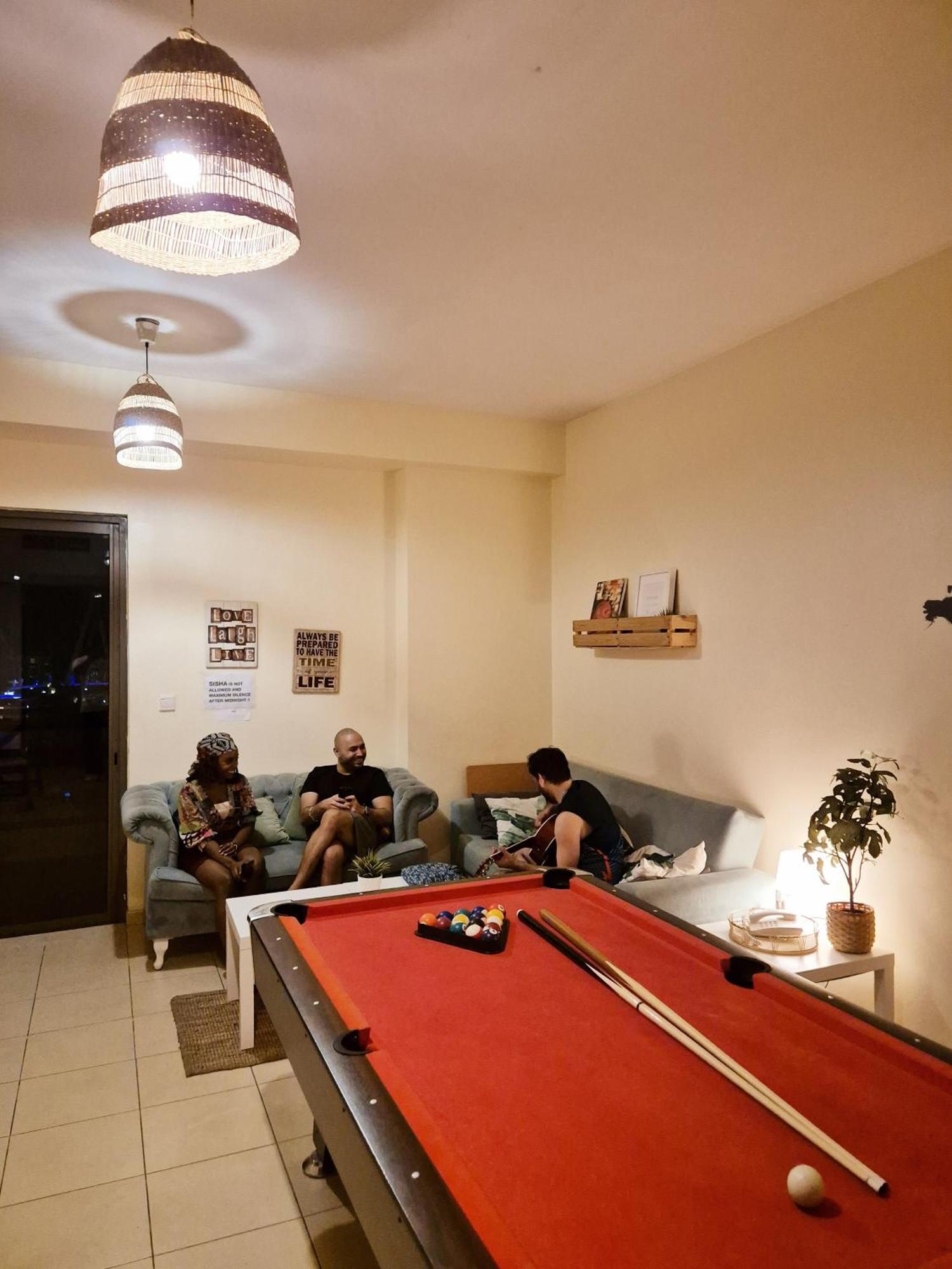 Хостел Bohemian Backpackers Дубай Экстерьер фото